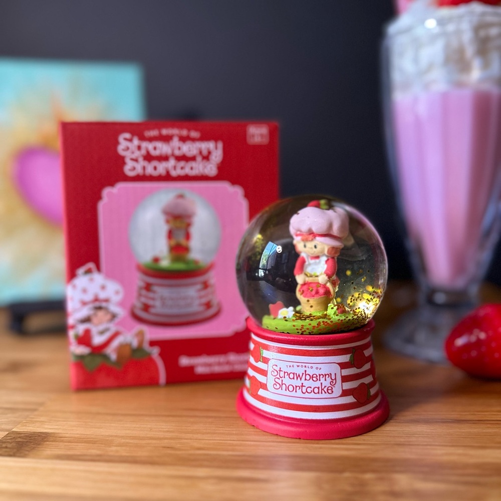 Strawberry Shortcake snow globe set of four 🍓 - Picture 3 of 8